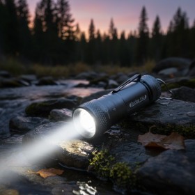 多功能彩光手電筒
